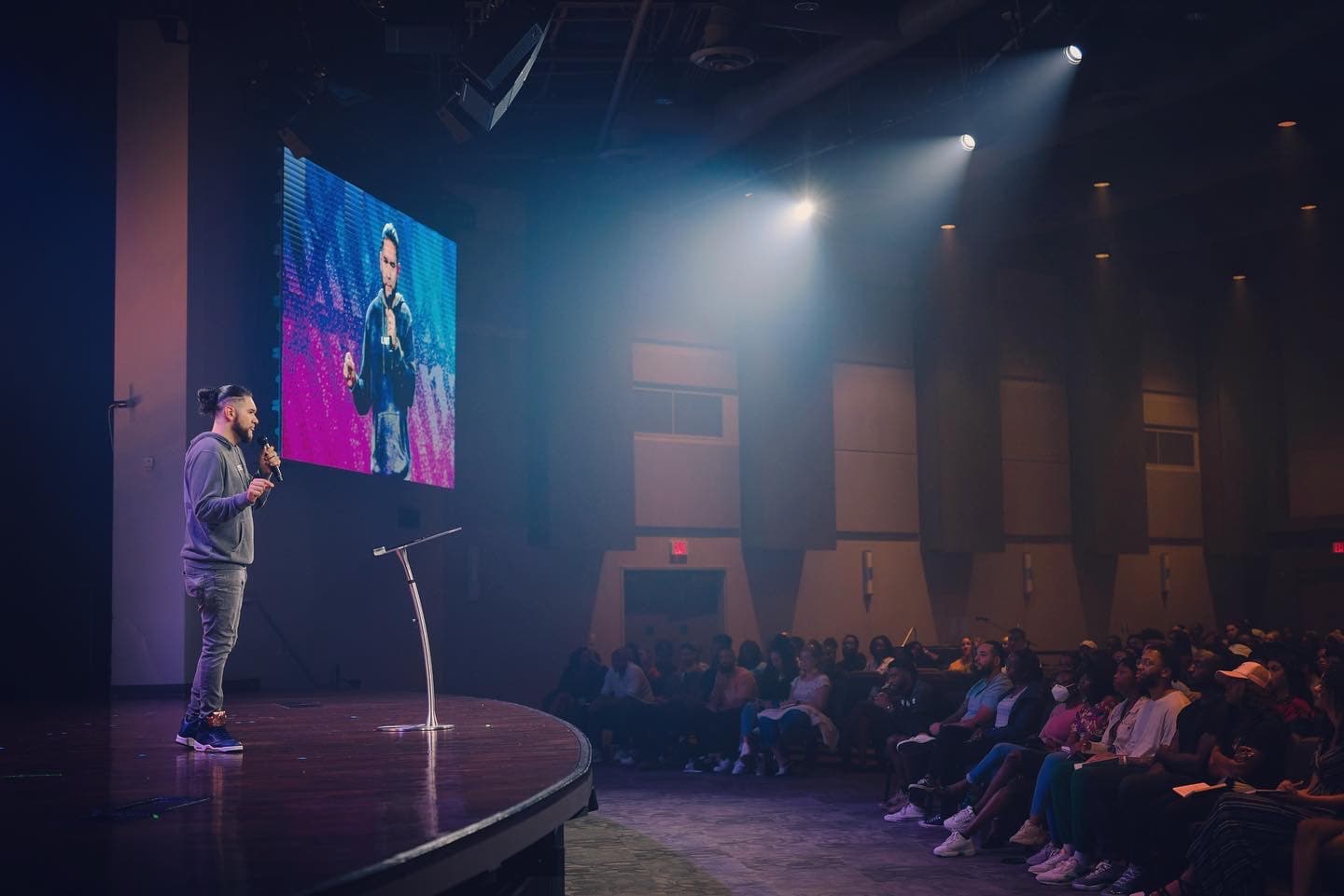 Omar Fandino addressing a large leadership event